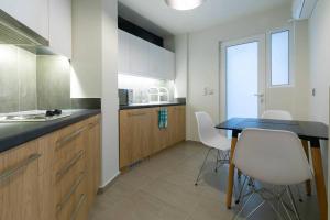 TONIS "Aquaman" 4BD Apartment in Athens!