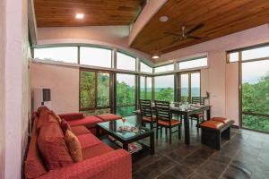 SaffronStays Bellini, Karjat