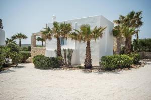 Errieta House · Eclectic island villa - gorgeous sea views, garden Paros Greece