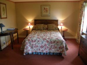 Double Room with Sofa Bed room in Threeways House