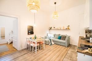 St Stephen Boulevard Apartment Next To Danube