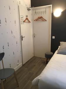 Hotels Le Grillon : photos des chambres