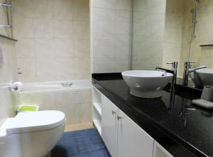 Luton Vacation Homes - The Marina Torch - Sea view - 64AB07