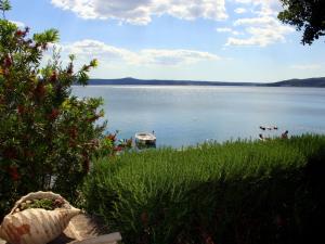 Scenic apartment in Maslenica with terrace