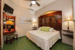 Club del Mar Oceanfront