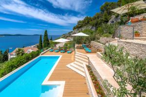 Hvar Villa Sleeps 14 Pool Air Con WiFi