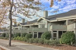 202 Pointes North Inn - 沙勒瓦