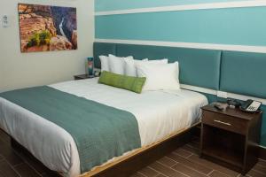 King Room with Sofa Bed - Non-Smoking room in The Flagler Inn - Saint Augustine