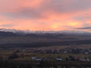 DOMEK W GÓRACH I NAD JEZIOREM CZORSZTYŃSKIM - 4hvězdičkové hotely ve městě Szlembark
