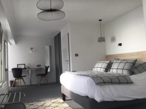 Hotels Logis Hotel de la Pointe du Cap Coz : Suite Junior - Vue sur Mer