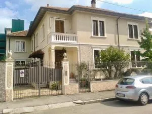 Re Monza appartamenti in villa comodi per Milano - Монца