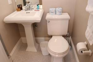 Stylish Downtown Studio in the South End, C. Ave #1