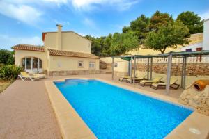 Estrelizia - pretty holiday property with garden and private pool in Calpe