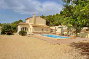 Estrelizia - pretty holiday property with garden and private pool in Calpe