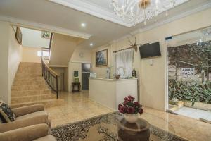 Urbanview Hotel Mon Bel Cibodas by RedDoorz