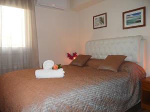 SUNSHINE APTS, TWO BEDROOM , FREE INTERNET, No 3