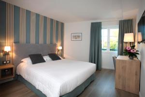 Hotels Logis Hotel de la Nivelle : Chambre Double Confort