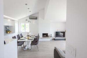 Villa Retro fusion a luxury villa in Tucepi 