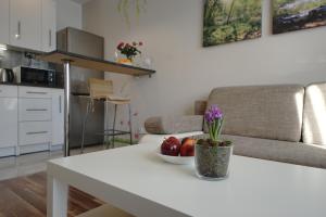 BillBerry Apartments - Floral wave
