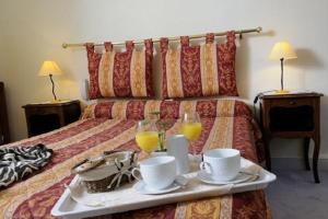 Hotels Logis Hotel de la Tour : photos des chambres