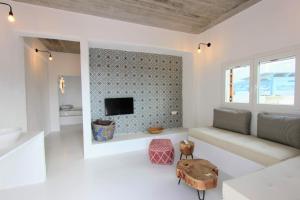 Mesanto Luxury Suites Santorini Greece