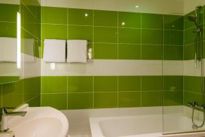 Hotels The Originals City, Hotel Le Garden, Tours Sud (Inter-Hotel) : photos des chambres