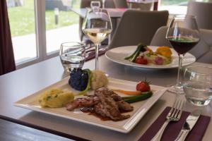 Hotels The Originals City, Hotel Le Garden, Tours Sud (Inter-Hotel) : photos des chambres