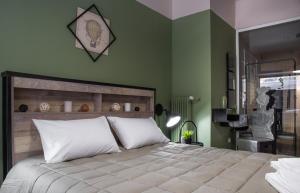 Autonomous house in the heart of Plaka