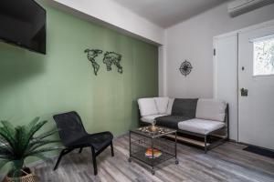 Autonomous house in the heart of Plaka