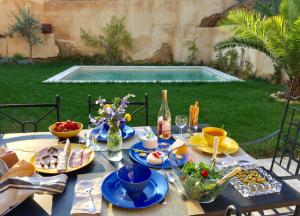 Maisons de vacances XIXe Provencal Stone House with Private Pool near Uzes : photos des chambres