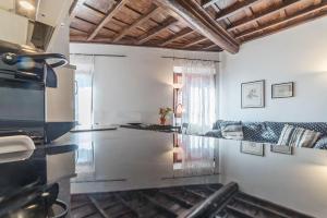 Black White - FromHometoRome