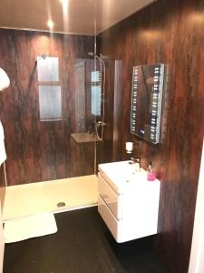 Superior One-Bedroom Apartment 1st Floor room in Shores Holiday Apartments