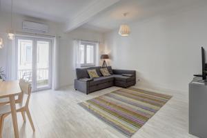 Mouraria House Central and Quiet with a Balcony