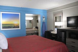 King Room - Smoking  room in Days Inn by Wyndham N.W. Medical Center