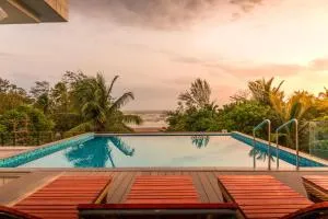 StayVista Ashore 6BHK Infinity Pool Ocean View- Morjim - Morjim