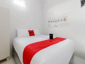 RedDoorz Plus near Taman Rasuna Menteng
