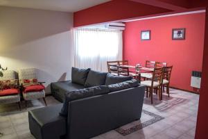 AMPLIO DEPARTAMENTO -EXCELENTE UBICACION- CON COCHERA