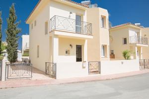 Picture This, Enjoying Your Holiday in a Luxury 5 Star Villa in Paralimni,For Less Than a Hotel, Par