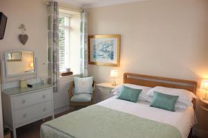 Compact Double Room with En-Suite room in Trafalgar House