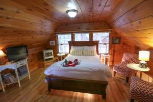 Queen Suite room in Elliott House Bed & Breakfast
