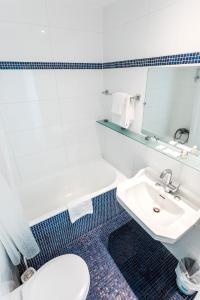 Hotels Hotel Le Trident Thyrse : photos des chambres