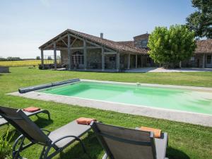 Maisons de vacances Lavish Mansion in Fargues-sur-Ourbise with Private Pool : photos des chambres