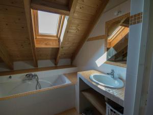 Maisons de vacances Mansion in Fargues with Pool and Garden : photos des chambres