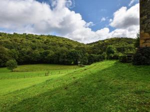 Maisons de vacances Lovely Farmhouse with Private Pool in Terrou : Maison de Vacances 7 Chambres