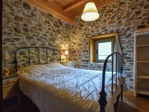 Maisons de vacances Lovely Farmhouse with Private Pool in Terrou : photos des chambres