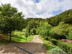 Maisons de vacances Lovely Farmhouse with Private Pool in Terrou : photos des chambres