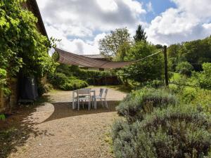 Maisons de vacances Lovely Farmhouse with Private Pool in Terrou : photos des chambres