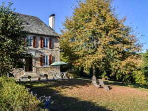 Maisons de vacances Rural holiday home in S nezergues with garden : photos des chambres