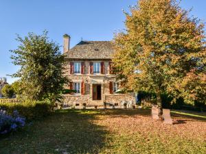 Maisons de vacances Rural holiday home in S nezergues with garden : photos des chambres