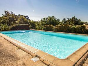 Maisons de vacances Modern Holiday Home in Salignac Eyvigues with Swimming Pool : photos des chambres